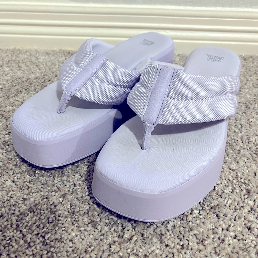 Wild Fable Purple Lavender Chunky Platform Memory Foam Flip Flops Sandals